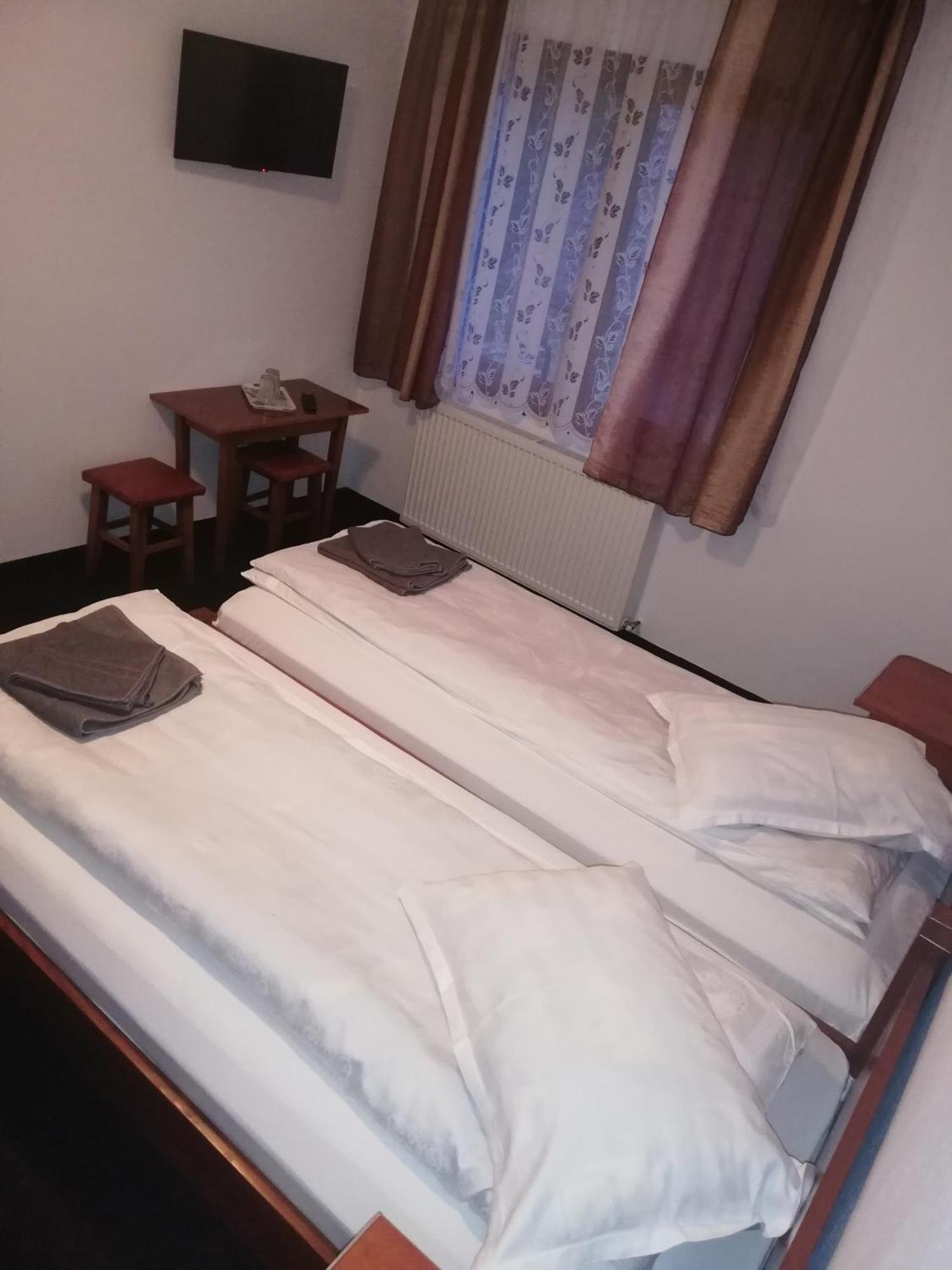 Hotel Cabana Cascada Cailor Borşa Habitación foto